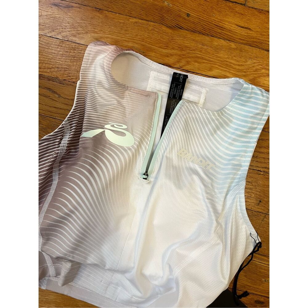 BANDIT RUNNING - ARES™ ZIP FRONT RACE CROP - MINTY BLUE GRADIENT - Picture 8 of 9